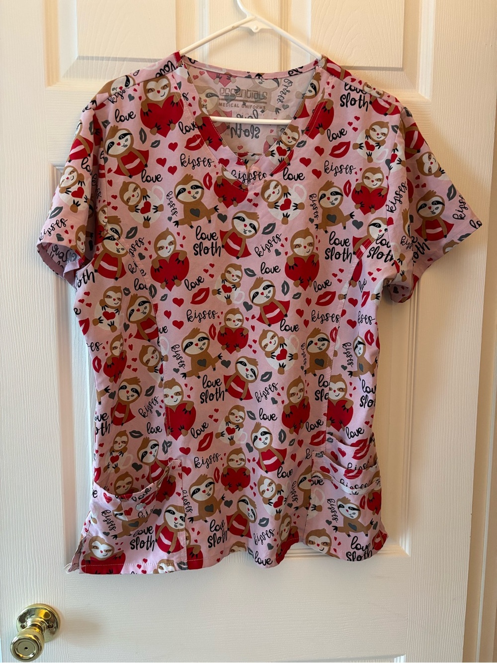 Essentials Medical Uniform Womens Scrub Top Valentines Sloth Pattern Size Large